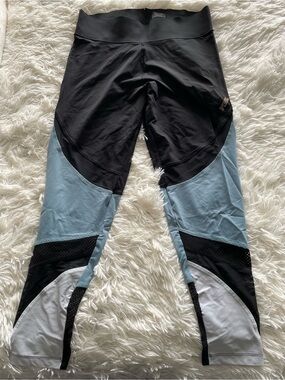 PINK Victoria's Secret Black & Light Blue Colorblock Active Leggings